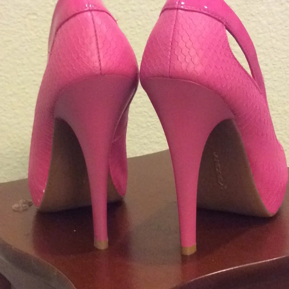 Cute high heels shoes - Picture 7 of 7